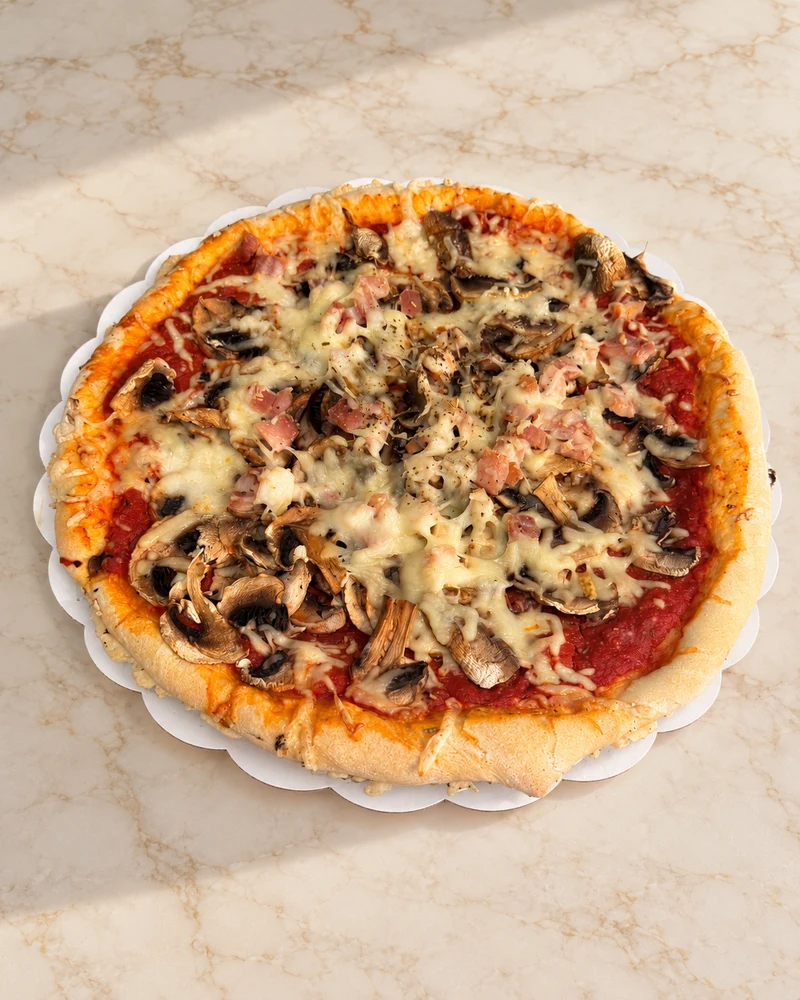 Pizza jambon et champignons